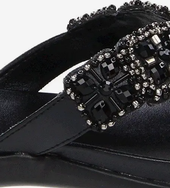 Kenneth Cole Reaction Glam-athon Women’s Flat 6.5 Sandals